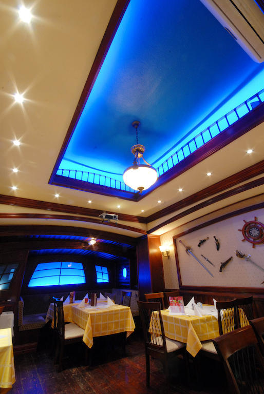 Kaloz Fregatt Panzio & Etterem Hotel Tata Zewnętrze zdjęcie