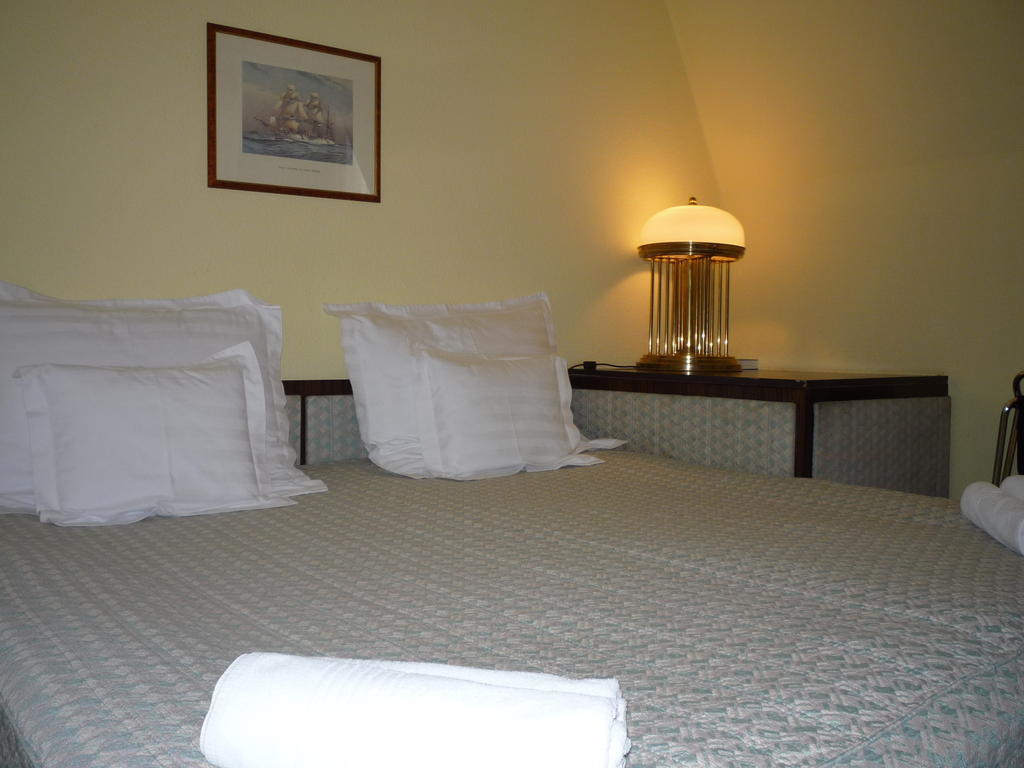 Kaloz Fregatt Panzio & Etterem Hotel Tata Pokój zdjęcie