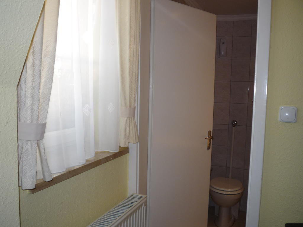 Kaloz Fregatt Panzio & Etterem Hotel Tata Zewnętrze zdjęcie