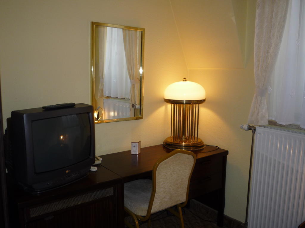 Kaloz Fregatt Panzio & Etterem Hotel Tata Pokój zdjęcie