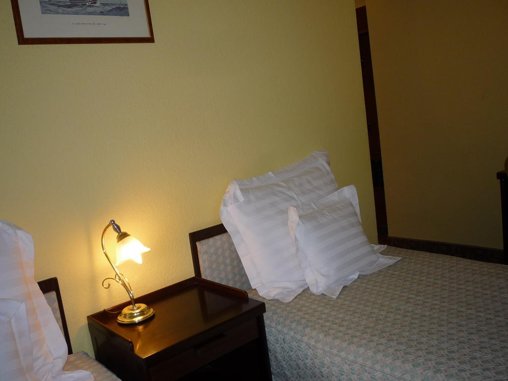 Kaloz Fregatt Panzio & Etterem Hotel Tata Pokój zdjęcie