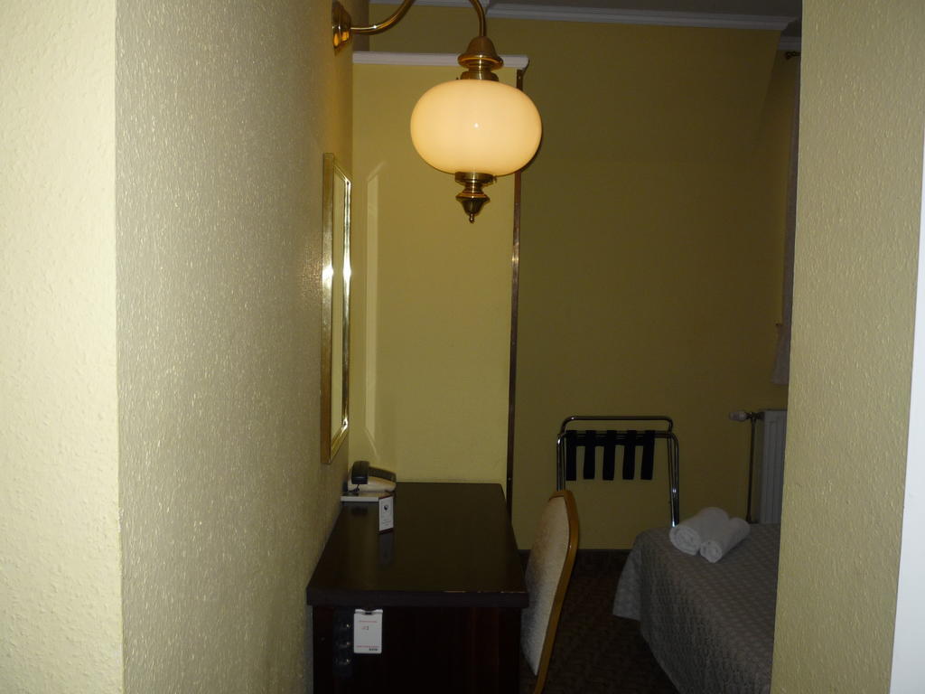 Kaloz Fregatt Panzio & Etterem Hotel Tata Pokój zdjęcie