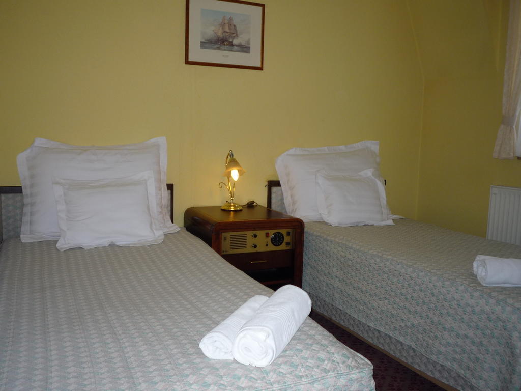 Kaloz Fregatt Panzio & Etterem Hotel Tata Pokój zdjęcie